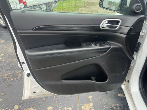 Used 2019 Jeep Grand Cherokee Altitude image 9