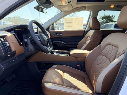 New 2026 Nissan Pathfinder Platinum image 16