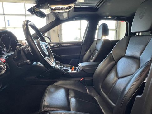 Used 2017 Porsche Cayenne AWD/4WD image 8