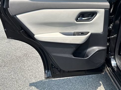Used 2025 Nissan Rogue SV FWD image 22