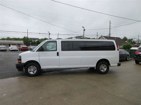 Used 2020 Chevrolet Express 3500 LS RWD image 3