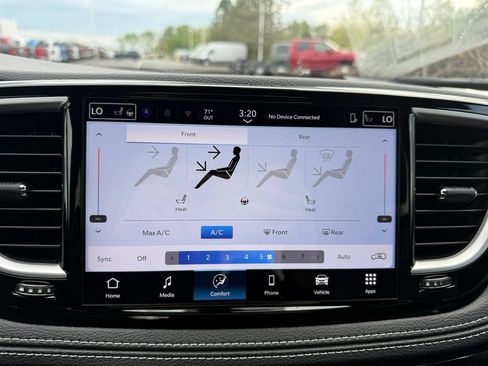 New 2026 Chrysler Pacifica Select FWD image 22