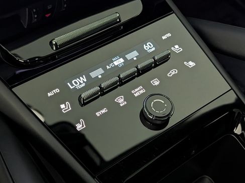 Certified 2025 Porsche Cayenne GTS AWD/4WD image 34