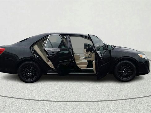 Used 2014 Toyota Camry LE image 14