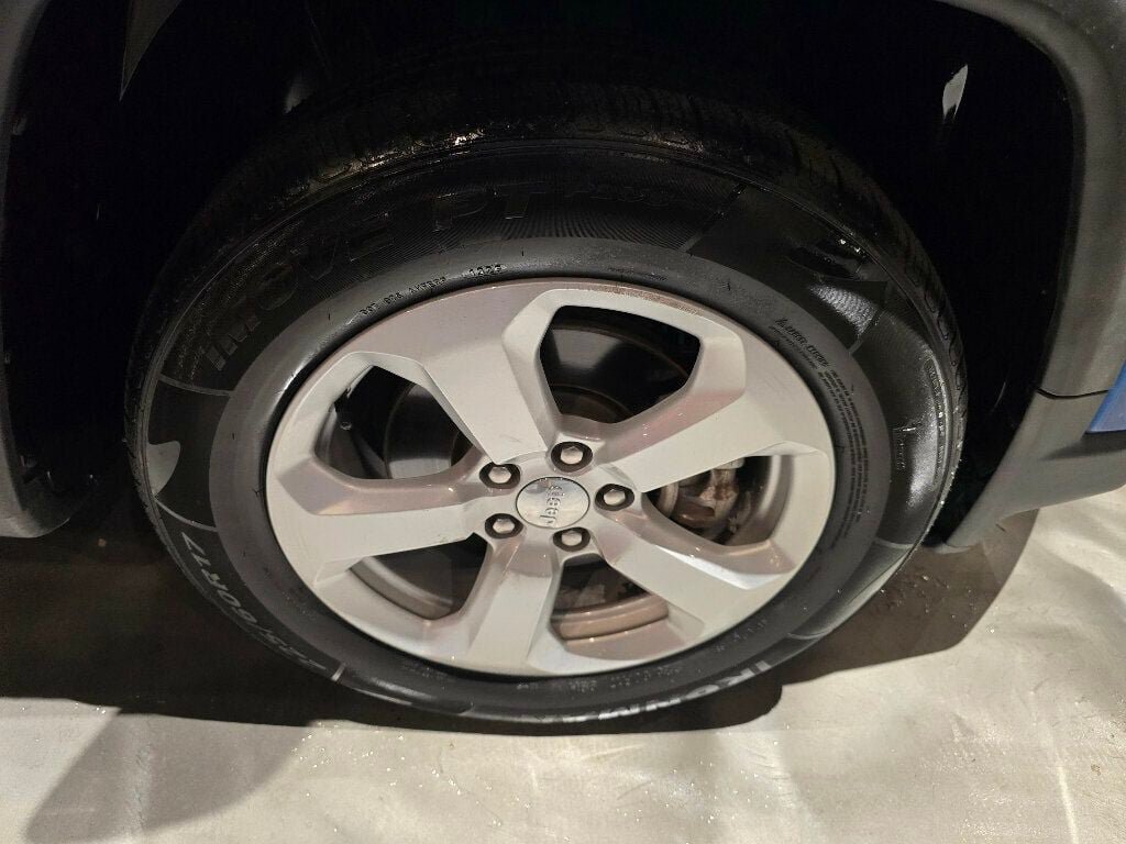 Used 2017 Jeep Compass Latitude w/ Popular Equipment Group FWD image 29