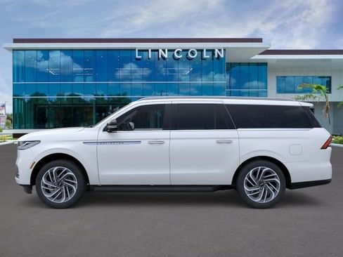 New 2026 Lincoln Navigator L Premier AWD/4WD image 3