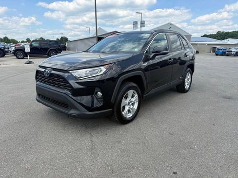 Used 2021 Toyota RAV4 XLE w/ Convenience Package AWD/4WD image 3