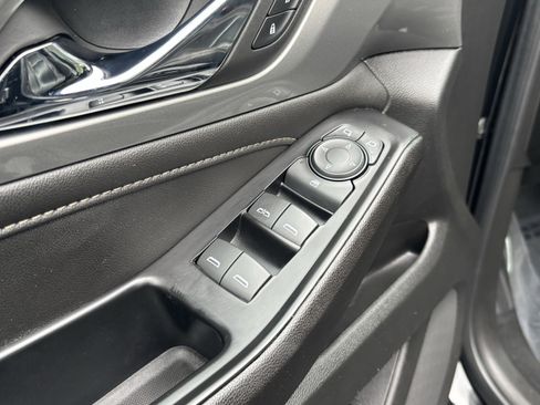 Used 2023 Chevrolet Traverse LT image 15