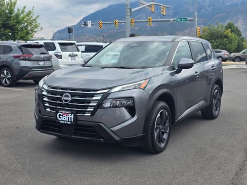 Used 2024 Nissan Rogue SV image 10