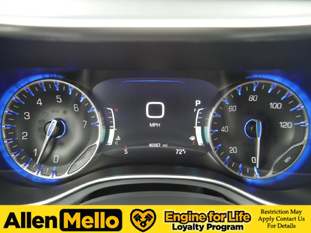 Used 2025 Chrysler Pacifica Limited FWD image 36