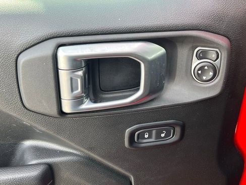 Used 2025 Jeep Wrangler Unlimited Rubicon image 28