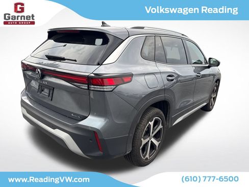 Used 2025 Volkswagen Tiguan SE AWD/4WD image 5
