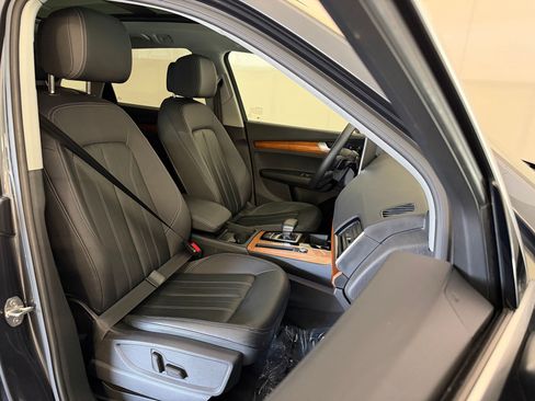 Used 2023 Audi Q5 2.0T Premium w/ Convenience Package AWD/4WD image 24