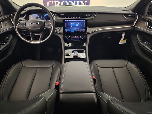 New 2025 Jeep Grand Cherokee Limited image 16