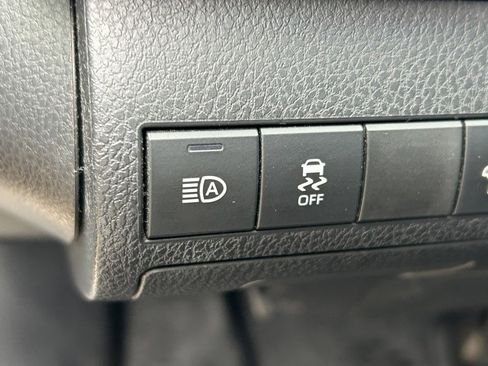 Used 2019 Toyota Camry LE image 21