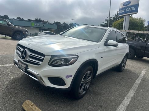 Used 2019 Mercedes-Benz GLC 350e 4MATIC w/ Premium Package image 3