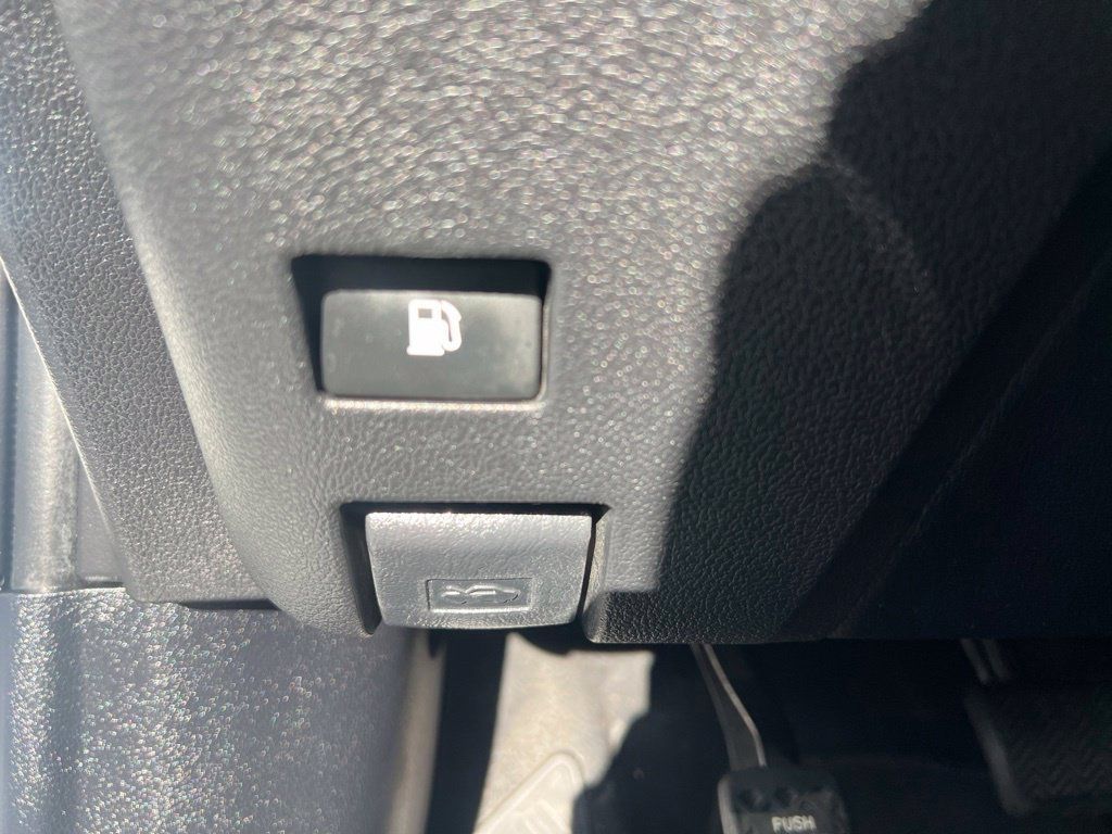 Used 2021 Toyota Prius L Eco FWD image 39
