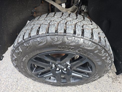 Used 2020 Chevrolet Silverado 1500 LT Trail Boss w/ Midnight Edition image 11