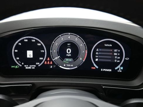 Certified 2025 Porsche Cayenne Turbo AWD/4WD image 12
