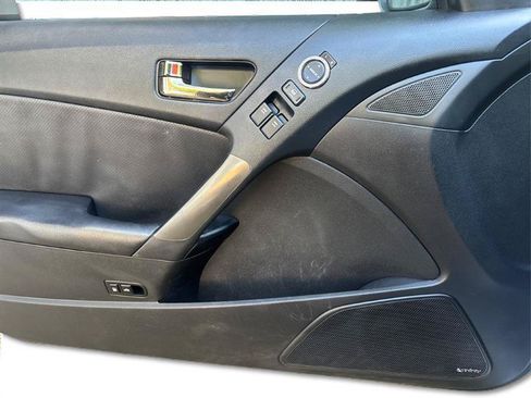 Used 2012 Hyundai Genesis 3.8 RWD image 16
