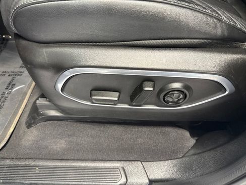 Used 2024 Jeep Wagoneer L Series II w/ Flexible Seating Group AWD/4WD image 19