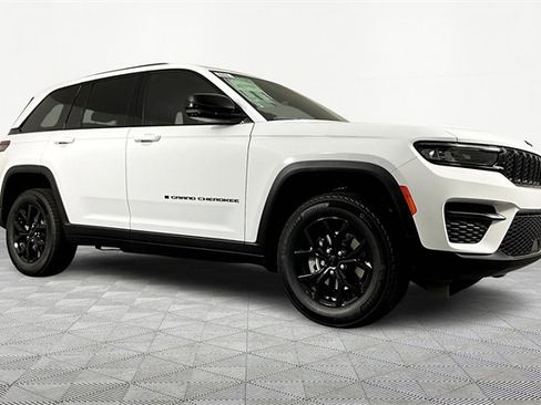 New 2025 Jeep Grand Cherokee Laredo image 3