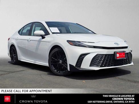 Used 2026 Toyota Camry SE FWD image 1