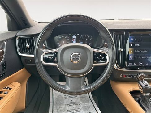 Used 2018 Volvo S90 T5 Momentum w/ Convenience Package image 12