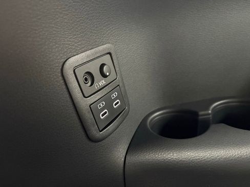 New 2026 Toyota Sienna Platinum image 32