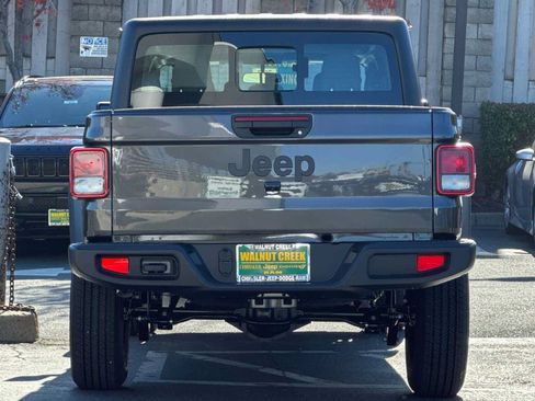 New 2026 Jeep Gladiator Sport AWD/4WD image 5