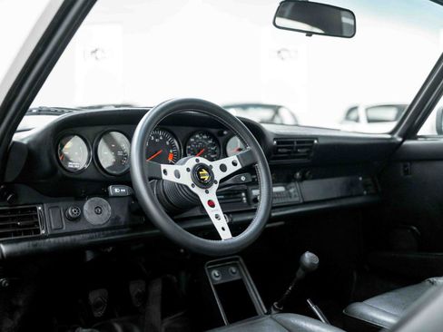 Used 1987 Porsche 911 Carrera RWD image 2