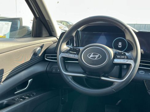 Used 2025 Hyundai Elantra Limited image 29