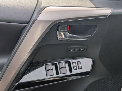 Used 2018 Toyota RAV4 Limited image 11