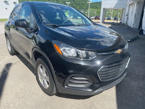 Used 2019 Chevrolet Trax LS w/ Tint and Cruise Package AWD/4WD image 3