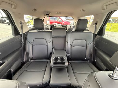 Used 2026 Nissan Pathfinder SL AWD/4WD image 16