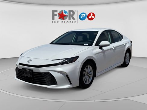 Used 2025 Toyota Camry LE FWD image 1