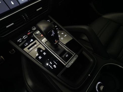 Used 2020 Porsche Cayenne S AWD/4WD image 25