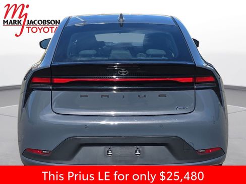 Used 2025 Toyota Prius LE image 11