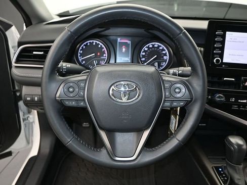 Used 2023 Toyota Camry SE image 7