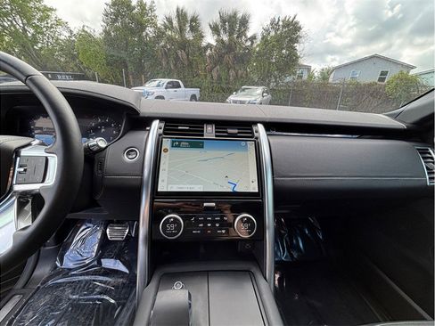 Used 2021 Land Rover Discovery HSE R-Dynamic AWD/4WD image 11