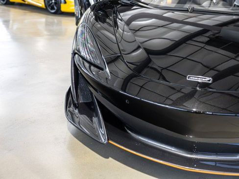 Used 2020 McLaren 600LT Spider RWD image 11