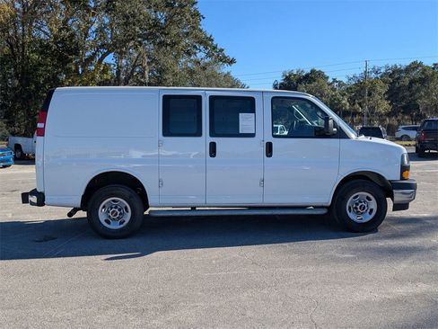 Used 2024 GMC Savana 2500 w/ Driver Convenience Package image 2