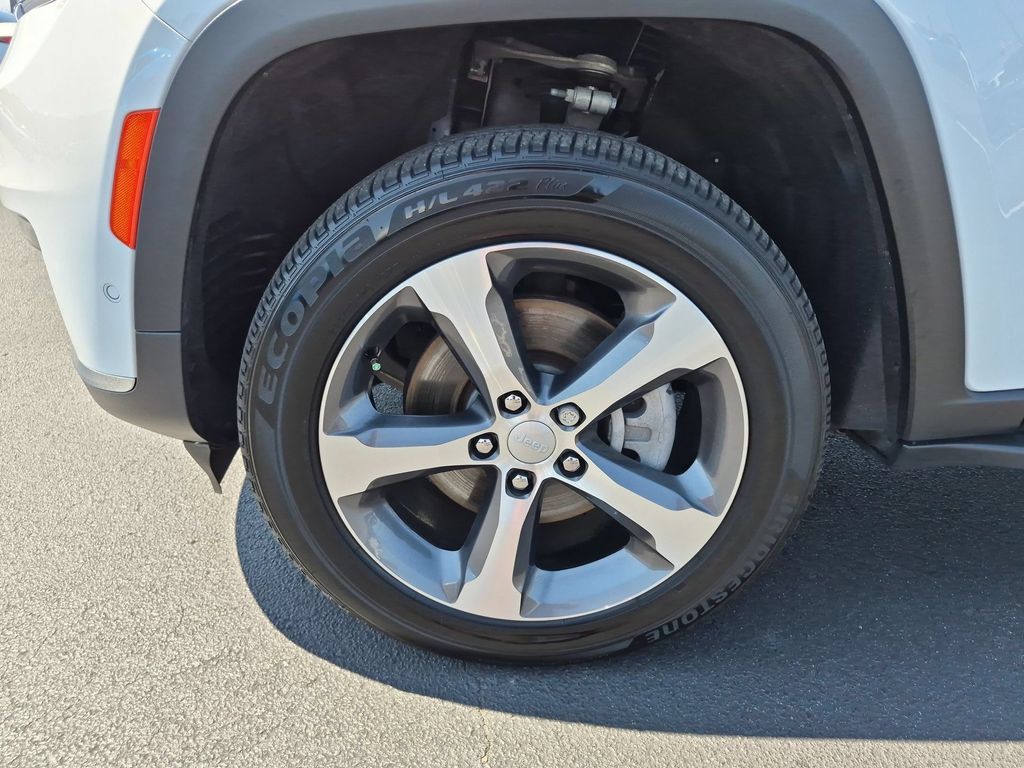 Certified 2025 Jeep Grand Cherokee L Limited w/ Luxury Tech Group II AWD/4WD image 10