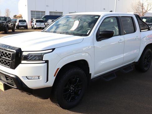 Used 2023 Nissan Frontier SV w/ Midnight Edition Package image 3