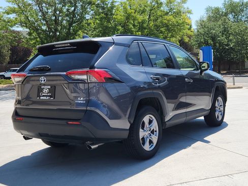 Used 2022 Toyota RAV4 LE AWD/4WD image 5
