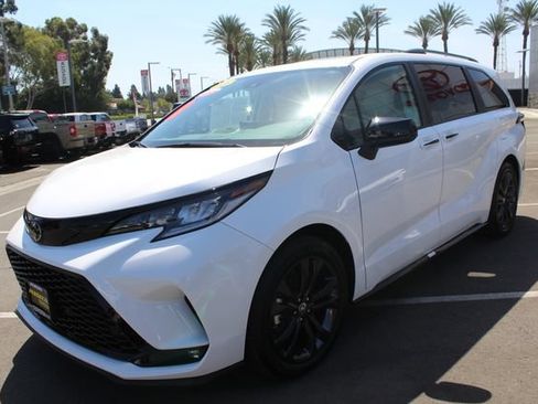 Certified 2026 Toyota Sienna XSE FWD image 5