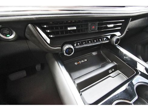 Used 2025 Chevrolet Tahoe Z71 AWD/4WD image 26