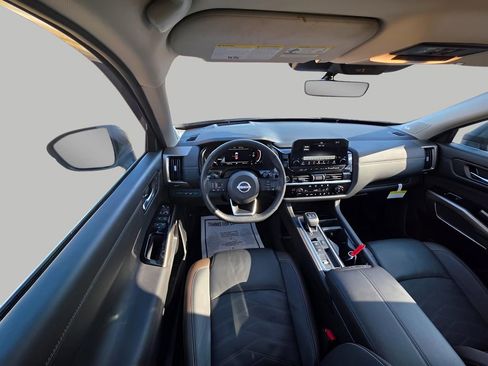 Used 2024 Nissan Pathfinder Platinum w/ Cargo Package image 17