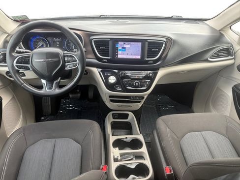 Used 2022 Chrysler Voyager LX FWD image 13