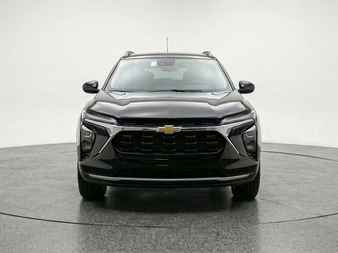 Used 2025 Chevrolet Trax LT w/ LT Convenience Package FWD image 2